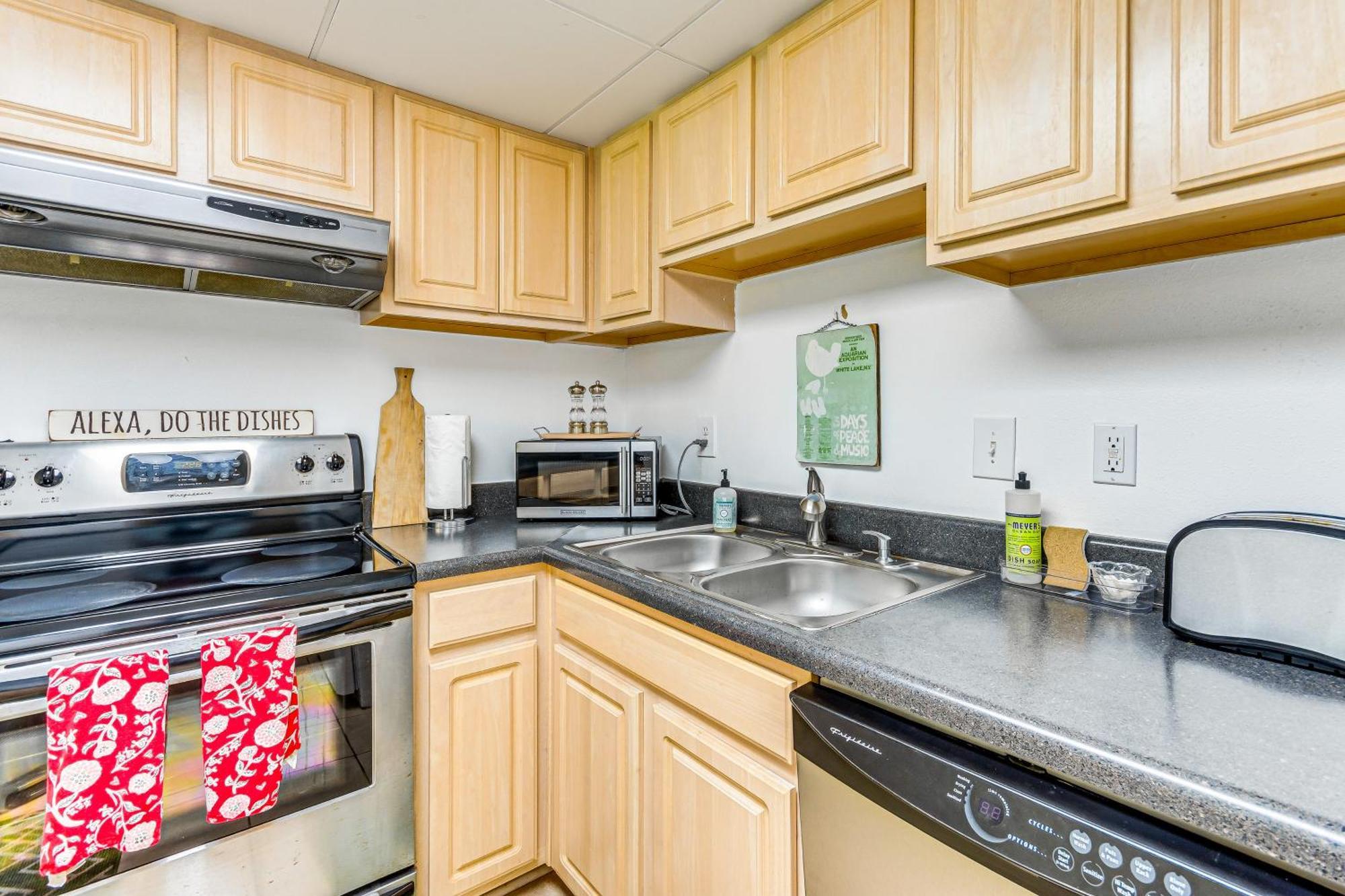 Eco-Bungalow Condo Pensacola Beach Access! Exterior photo