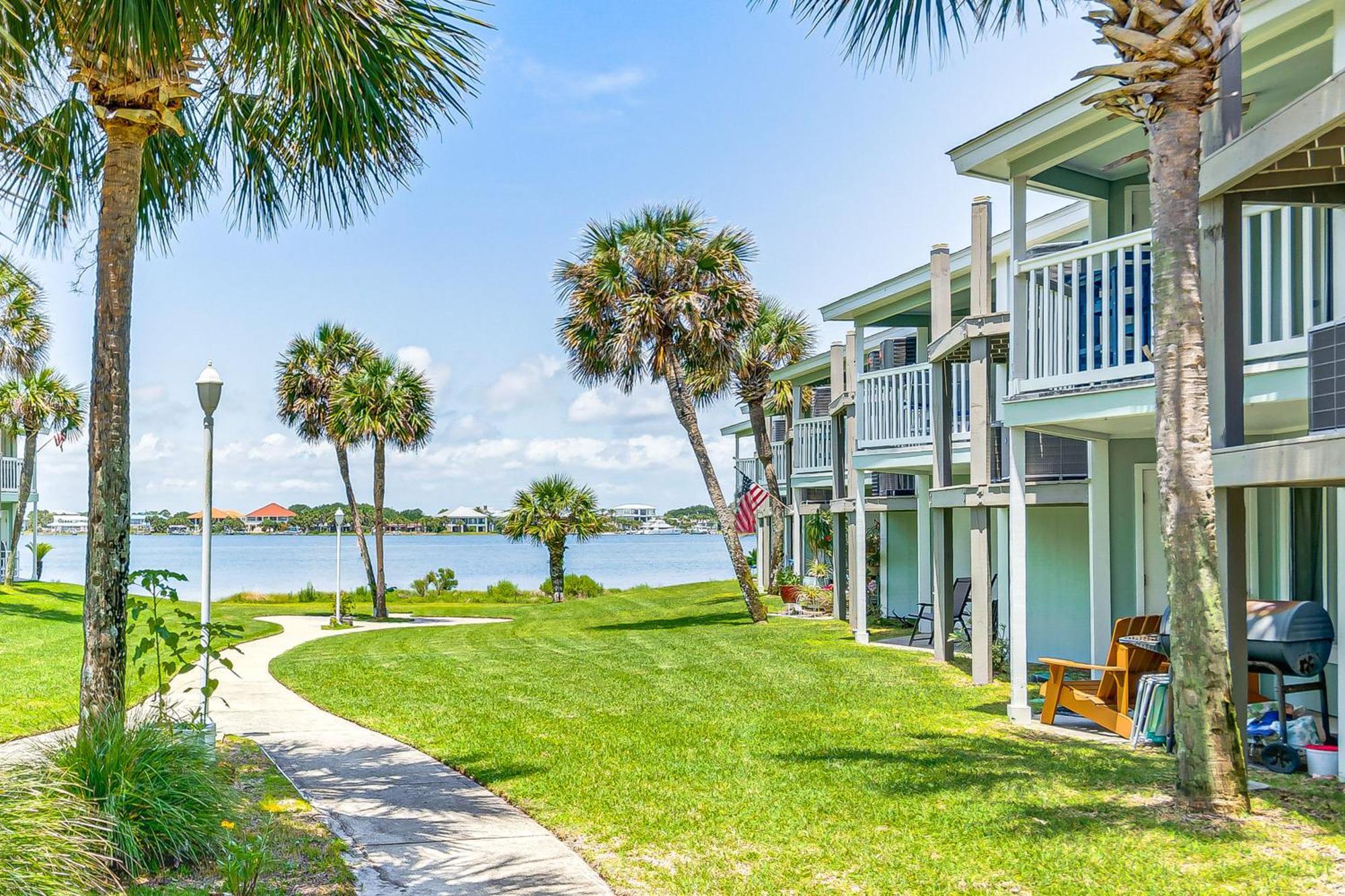 Eco-Bungalow Condo Pensacola Beach Access! Exterior photo